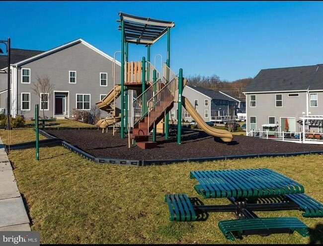 Building Photo - 607 Mockernut Ct