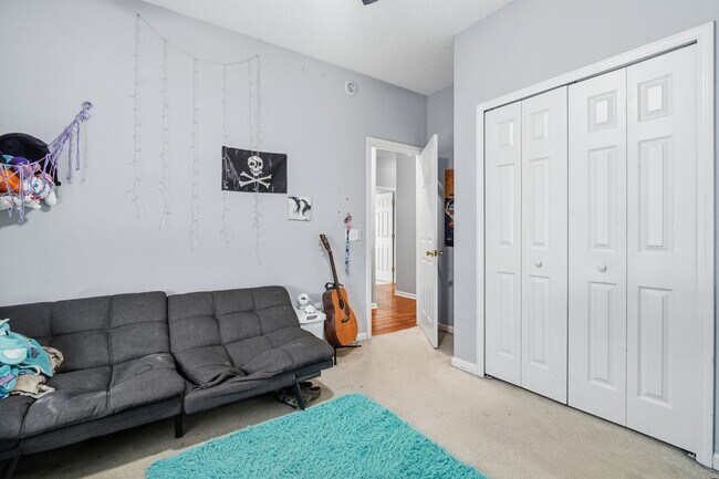 Building Photo - Charming 3BR Home in Richmond Hill with Pond View & Great Location!