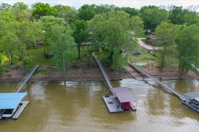 Building Photo - 1115 Red Bud Dr