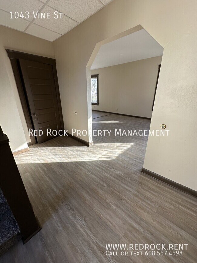 Building Photo - 1043 Vine St