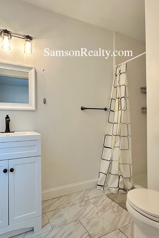 Building Photo - 15 E Transit St