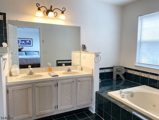 Building Photo - 4 Cummington Ln