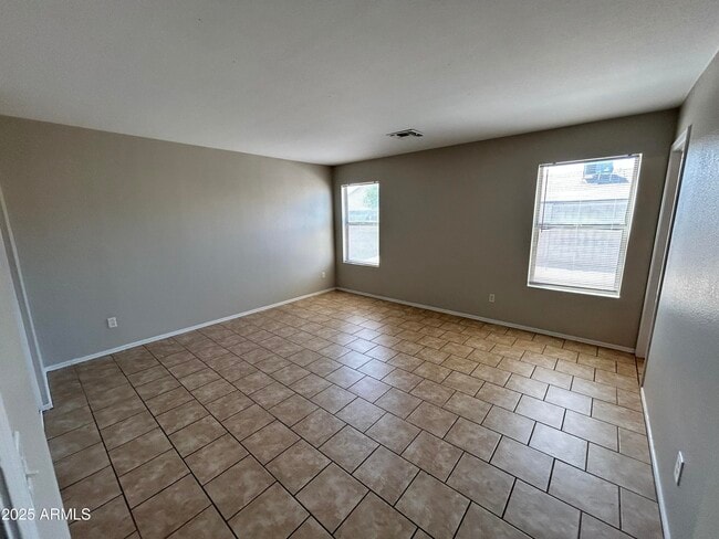 Building Photo - 11613 W Bloomfield Rd