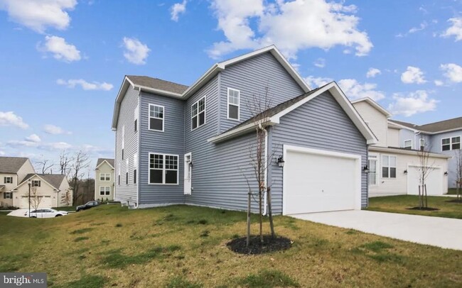 Building Photo - 1113 Saxton Dr