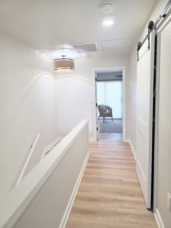 Building Photo - 65 Beach Ln