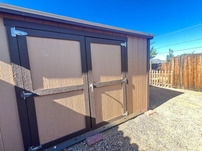 Building Photo - 626 S Park Cir