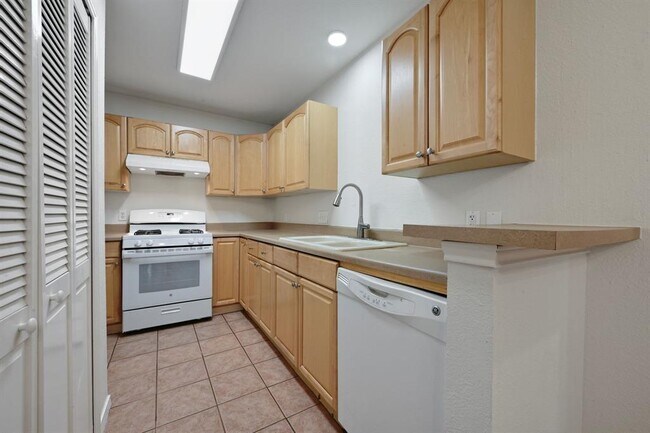 Building Photo - 9711 Curlew Dr