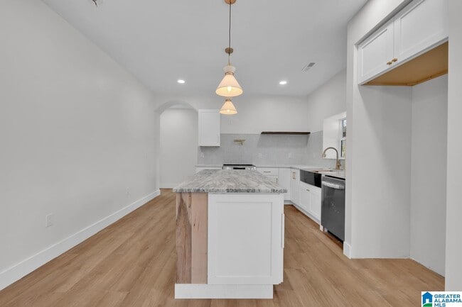 Building Photo - 1720 34th Pl N