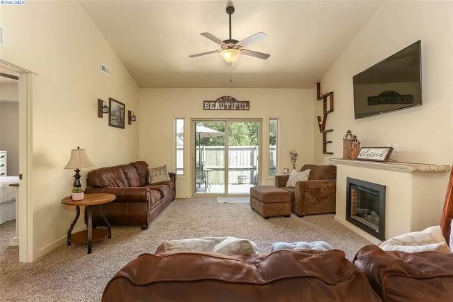 Building Photo - 2736 S Dennis Pl