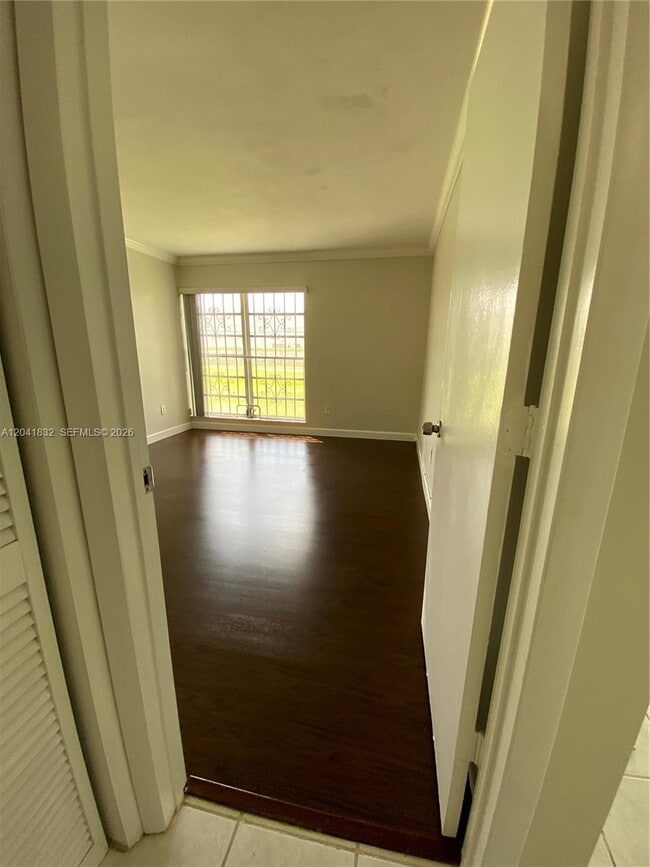 Building Photo - 9280 Fontainebleau Blvd