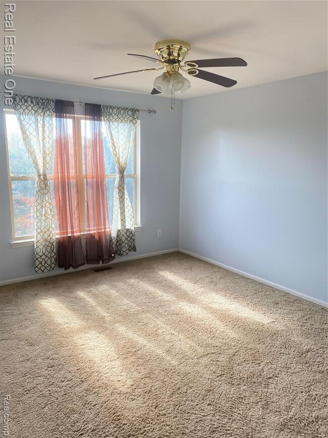 Building Photo - 39206 Silverthorne Bend