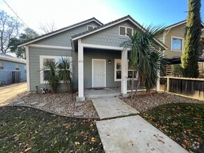 Building Photo - 3 Bed / 2 Bath | North Oak Park Home Avail...