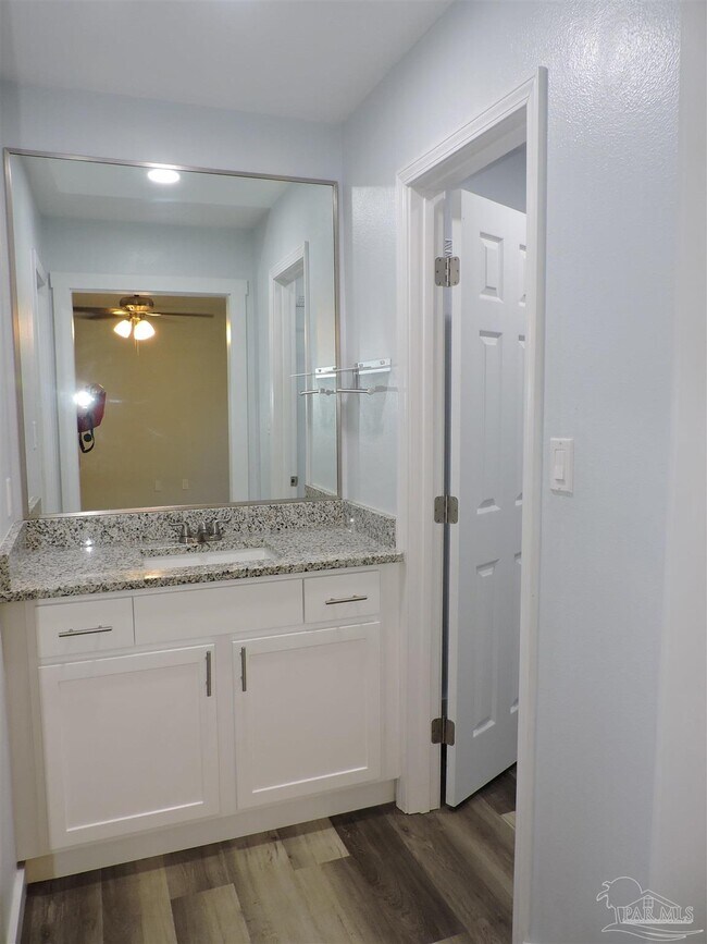 Building Photo - 526 Briarwood Dr