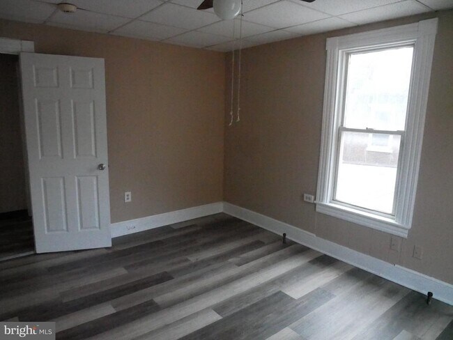 Building Photo - 707 Wood Ave