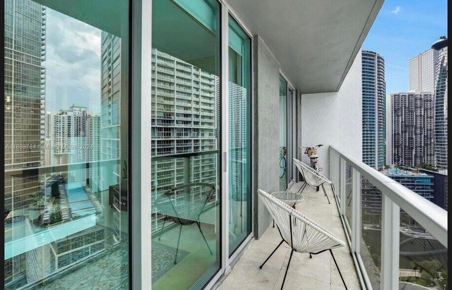 Building Photo - 500 Brickell Ave