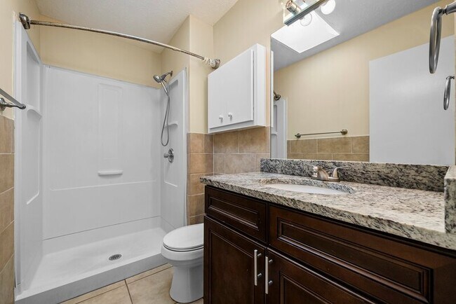 Building Photo - 7750 Betty Louise Dr
