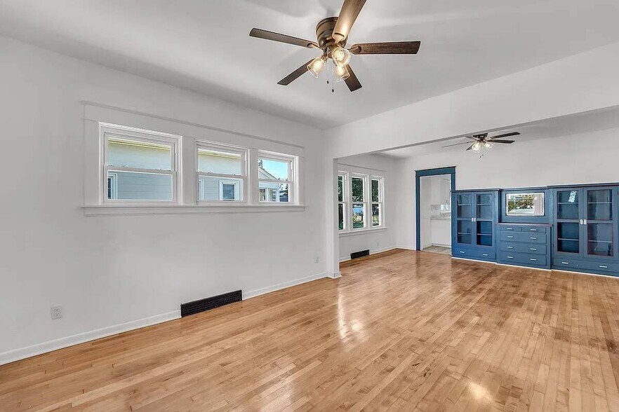 Primary Photo - 1227 Bluff Ave