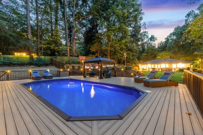 Building Photo - NEW! Fully Furnished Atlanta Oasis - Upsca...