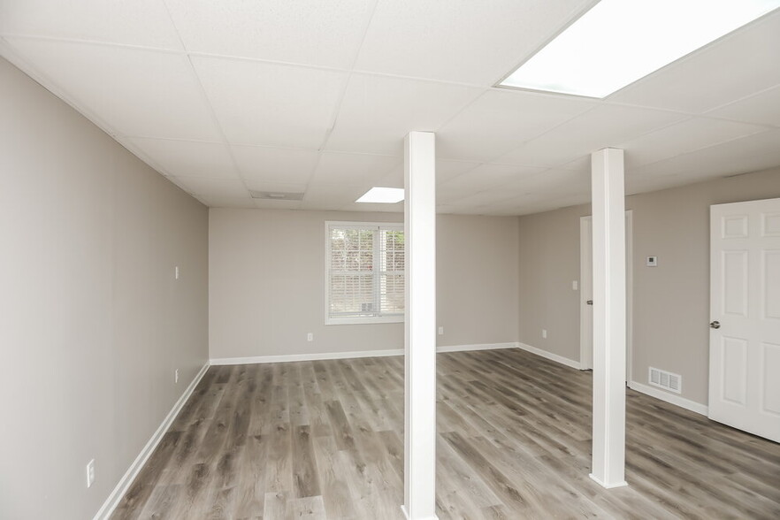 Building Photo - 7817 Cambridge Dr