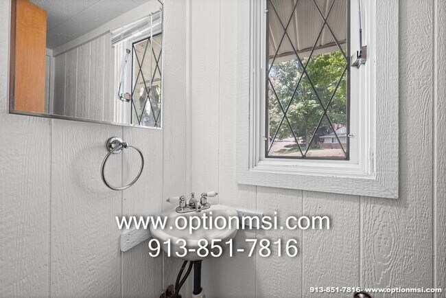 Building Photo - Comfort, Space & Style – Beautifully Updated Split-Level Home