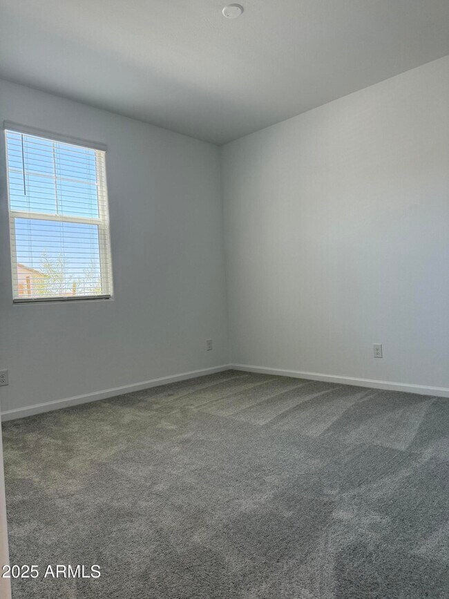 Building Photo - 9544 W Pinchot Ave