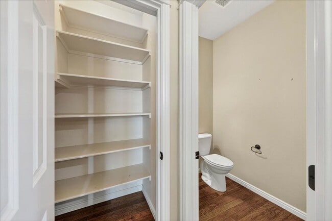 Building Photo - Stylish Multi-Level Condo in West Boise