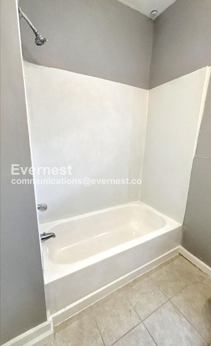 Building Photo - 32 Woodlawn Dr