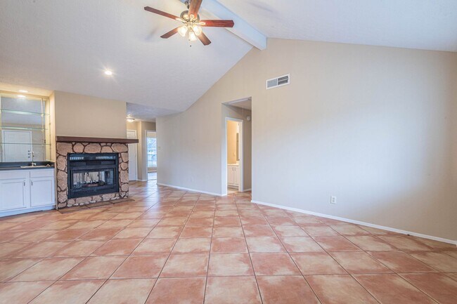 Building Photo - 2516 Orion Dr