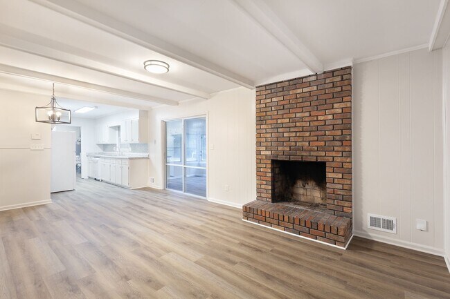 Building Photo - Newly Renovated 3bd/2ba Home w/ Sunroom and Large Backyard in Great Location!