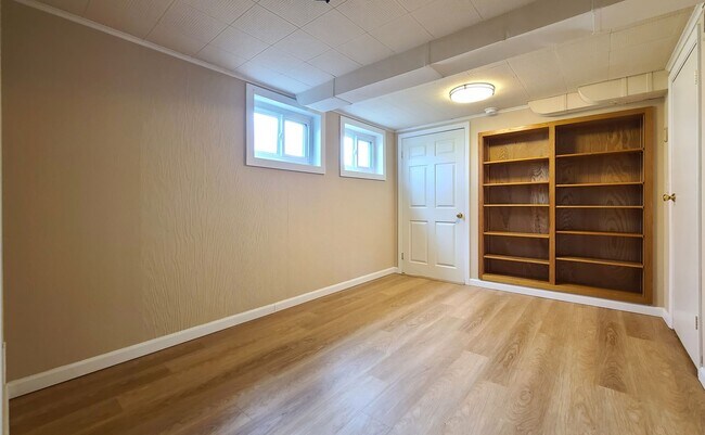 Building Photo - Ground Floor 1 Bed/1 Bath Apartment close ...