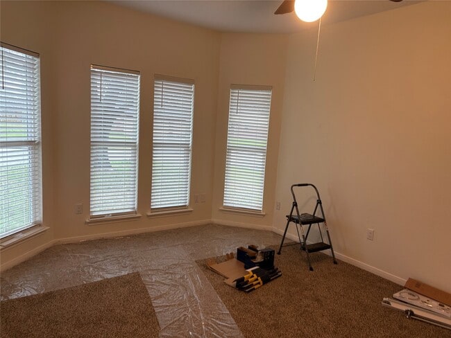 Building Photo - 505 Huckleberry Dr