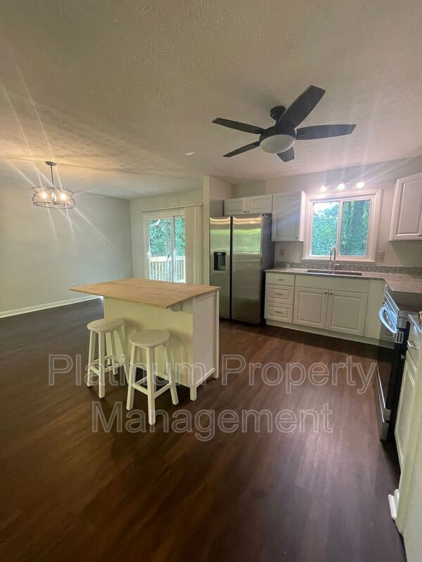 Building Photo - 2564 Timberly Dr SE