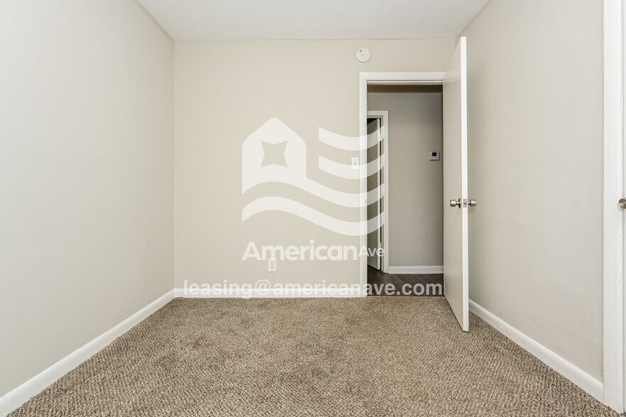 Building Photo - 4902 Gardiner Dr