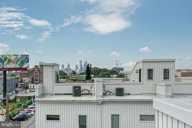 Building Photo - 1100 E Hewson St
