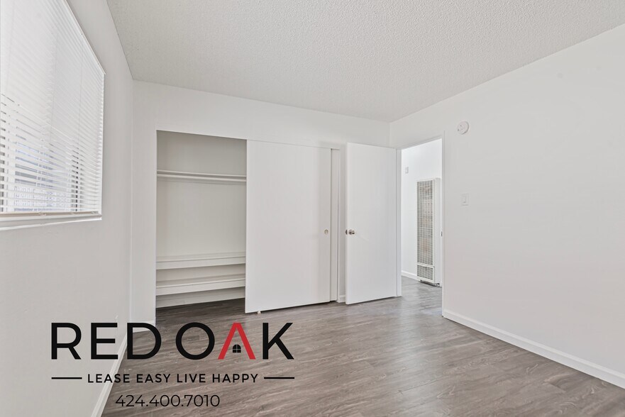 Building Photo - 7915 Vineland Ave