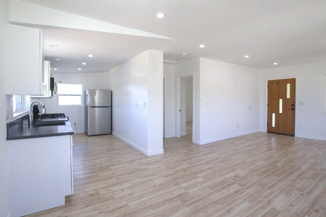 Building Photo - 4913 Lynnfield St