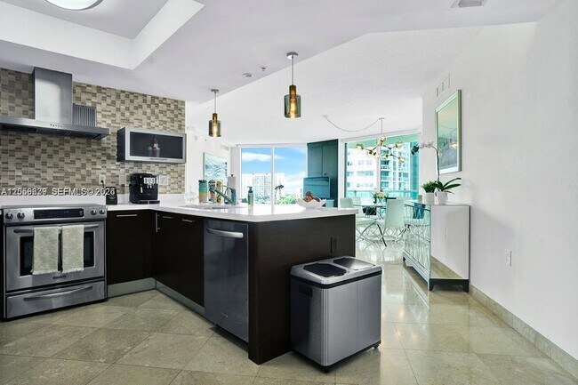 Building Photo - 150 Sunny Isles Blvd