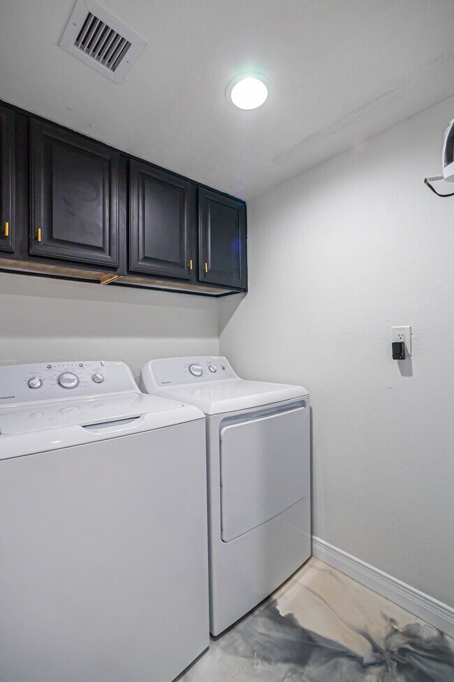 Building Photo - 301 Lienege Rene Ct