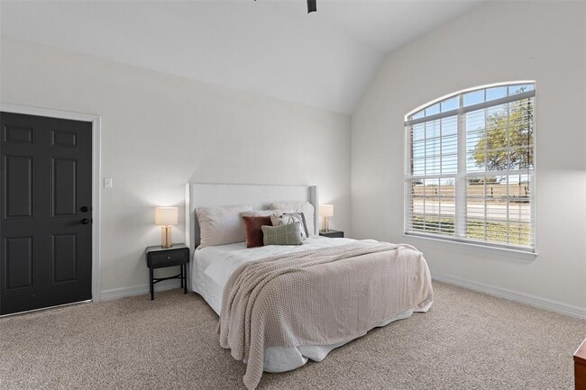 Building Photo - 312 Country Club Dr
