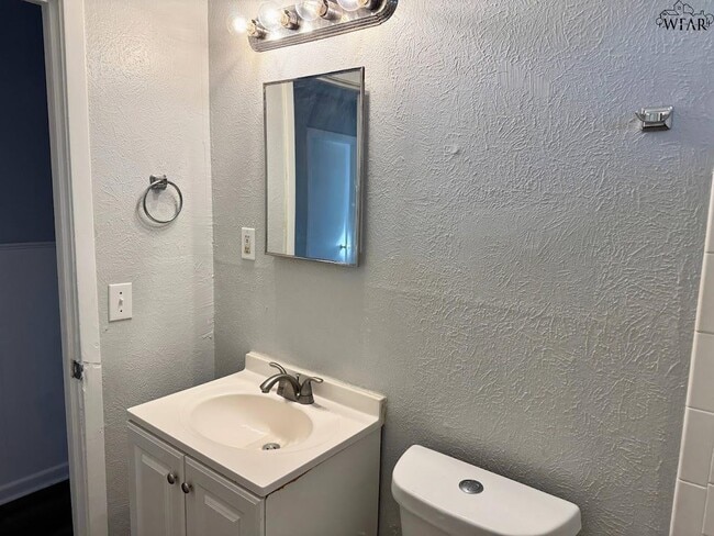 Building Photo - 4118 Palomino St