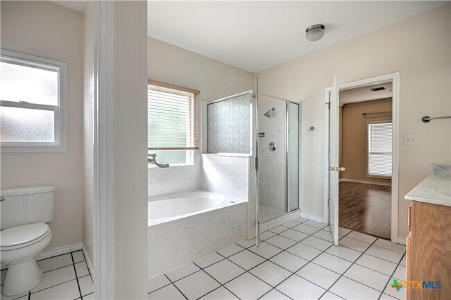 Building Photo - 4725 Stone Oak Dr