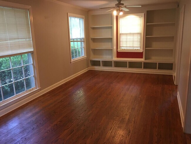 Building Photo - 700 Canebrake Dr