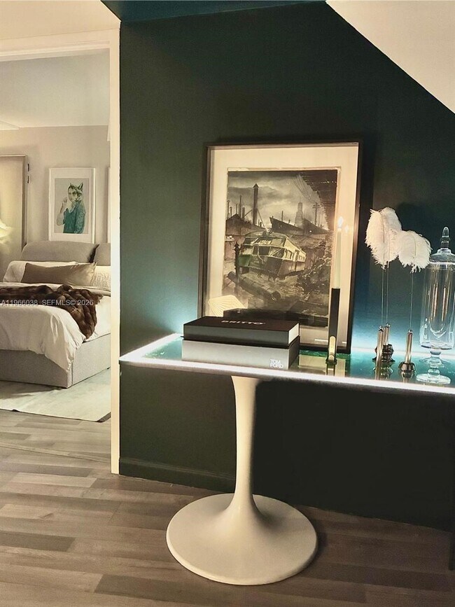 Building Photo - 900 Bay Dr