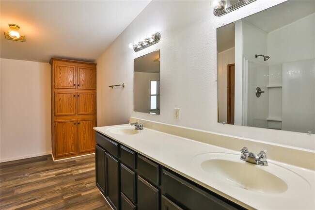 Building Photo - 140 Blessing Ln