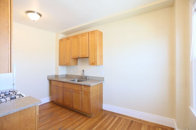 Building Photo - 494 27th Ave