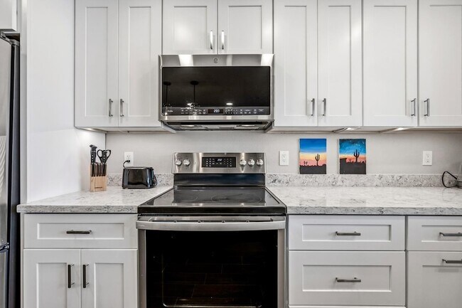 Building Photo - 7340 N Vía Camello Del Norte