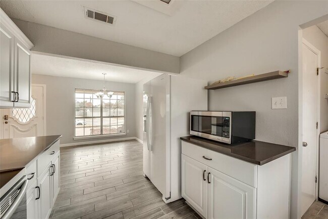 Building Photo - 1125 Shady Elm Ct