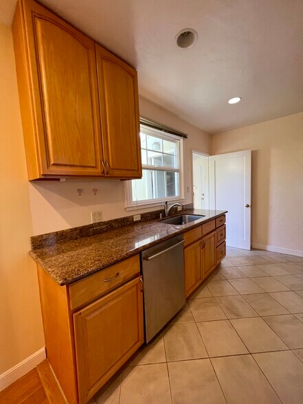 Building Photo - 127 22nd Ave