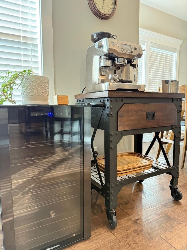 Building Photo - 760 Beachwood Ct