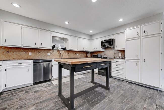 Building Photo - 11133 Pinehurst Dr